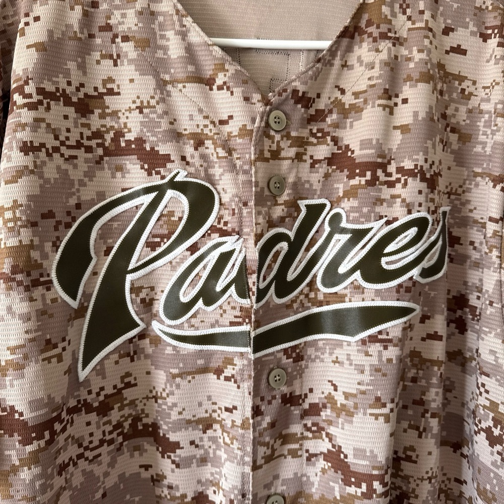 Men’s Majestic James Shields #33 SD Padres Digital Camo MLB Jersey Sz 2XL - RARE - Picture 2 of 5